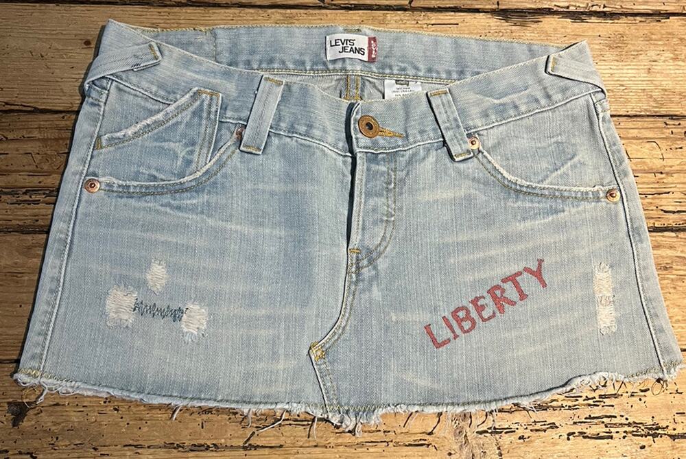 Levis Womens Size 11 Jean Mini Skirt with Word Liberty in Front